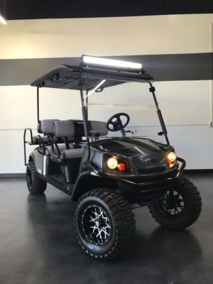 LED Light Bar Mounted on Roof of Express L6